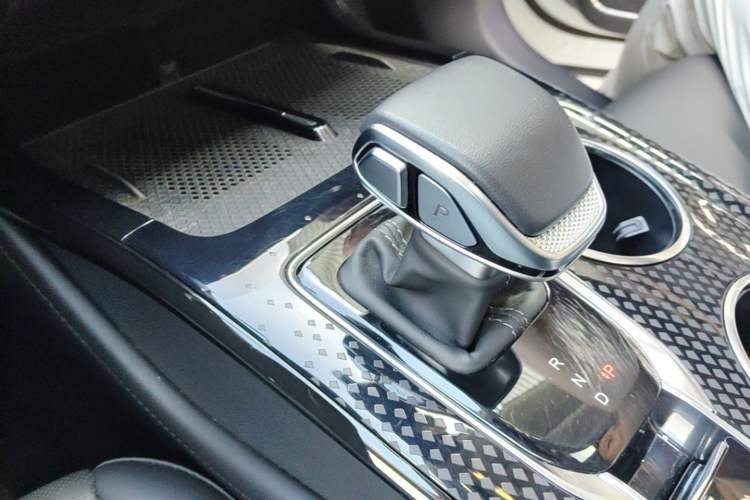 Used Hongqi HS3 PHEV 2025 Model PHEV 117km Jingwei PLUS Edition Gear Lever