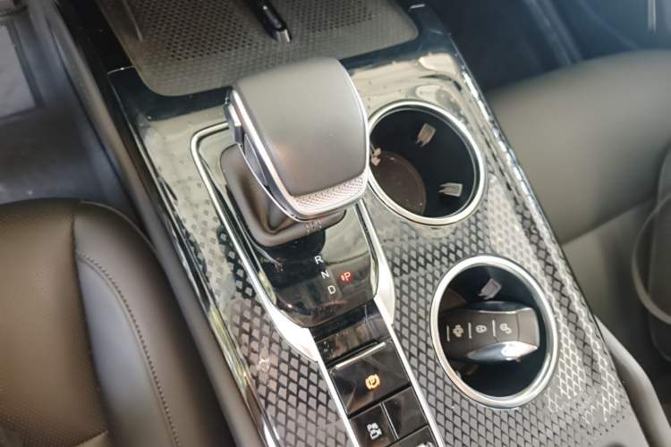 Used Hongqi HS3 PHEV 2025 Model PHEV 117km Jingwei PLUS Edition Gear Lever