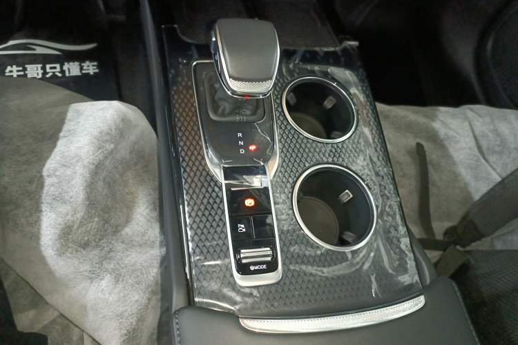 Used Hongqi HS3 PHEV 2025 Model PHEV 117km Jingwei PLUS Edition Gear Lever
