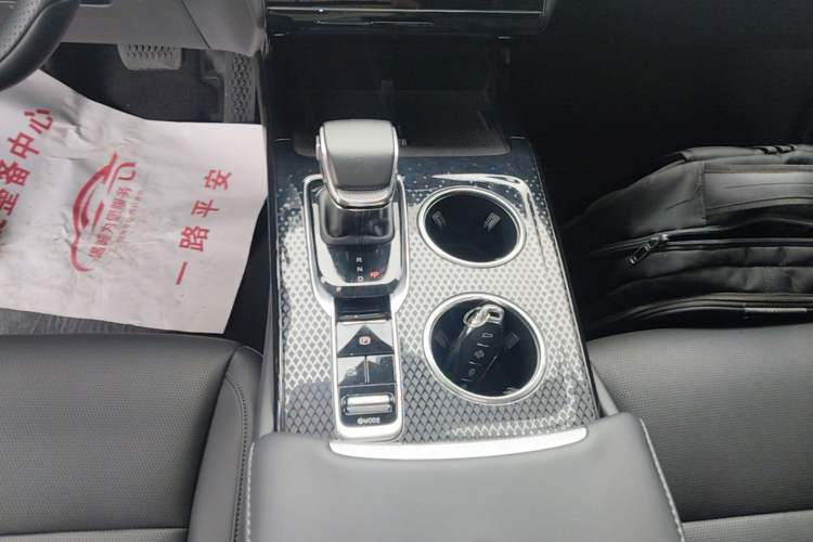 Used Hongqi HS3 PHEV 2025 Model PHEV 117km Jingwei PLUS Edition Gear Lever