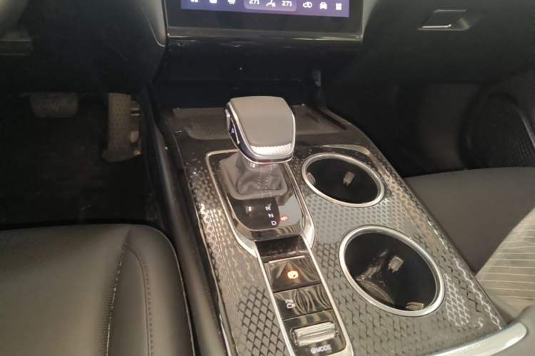 Used Hongqi HS3 PHEV 2025 Model 125km Jingwei 2 Millionth Anniversary Edition Gear Lever