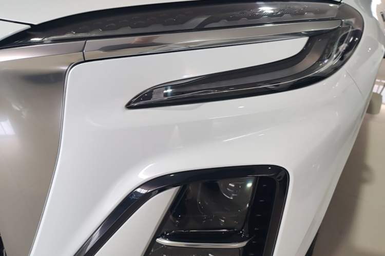 Used Hongqi HS3 PHEV 2025 Model PHEV 117km Jingwei PLUS Edition Left Front Headlight