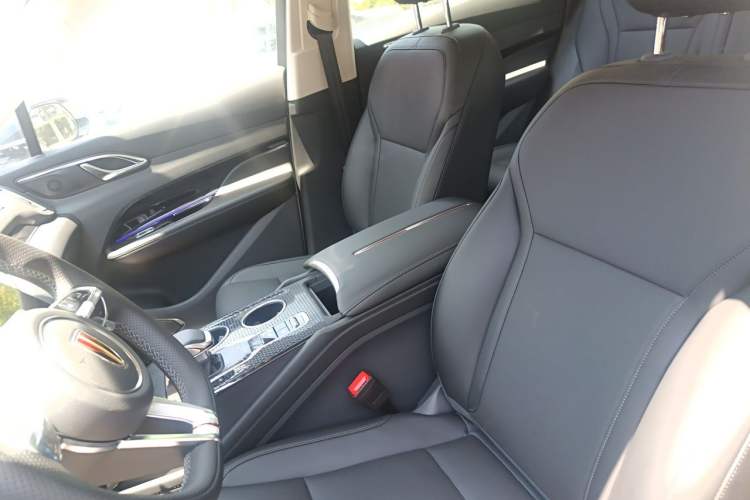 Used Hongqi HS3 PHEV 2025 Model PHEV 117km Jingwei PLUS Edition Left Front Seat