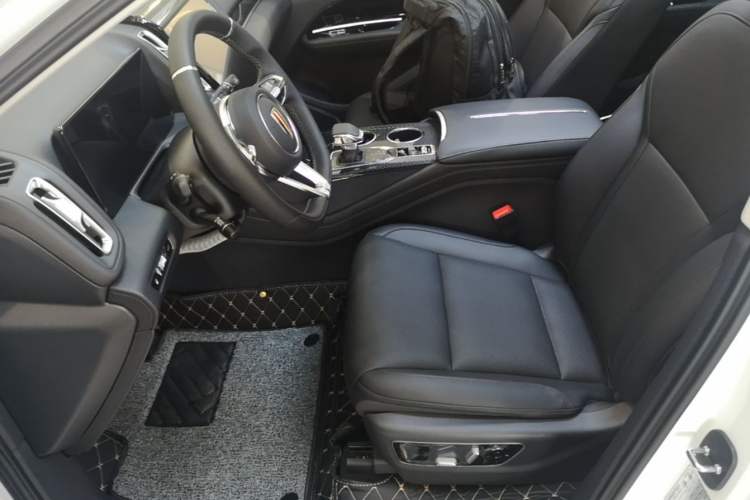 Used Hongqi HS3 PHEV 2025 Model 117km Jingwei Edition Left Front Seat