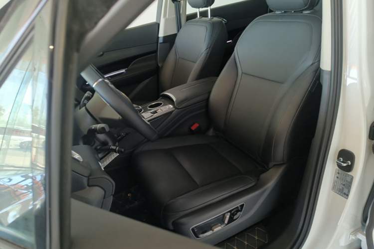 Used Hongqi HS3 PHEV 2025 Model 125km Jingwei 2 Millionth Anniversary Edition Left Front Seat