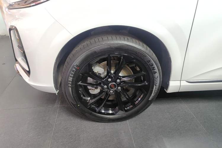 Used Hongqi HS3 PHEV 2025 Model PHEV 117km Jingwei PLUS Edition Left Front Wheel Hub