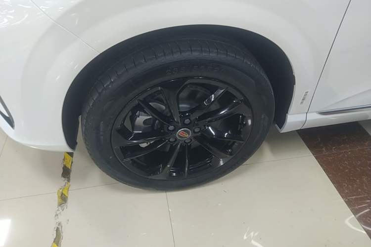 Used Hongqi HS3 PHEV 2025 Model PHEV 117km Jingwei PLUS Edition Left Front Wheel Hub