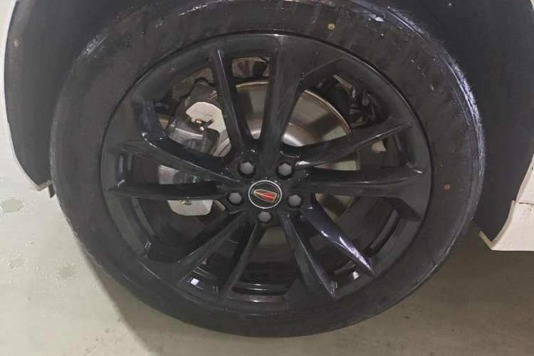 Used Hongqi HS3 PHEV 2025 Model PHEV 117km Jingwei PLUS Edition Left Front Wheel Hub