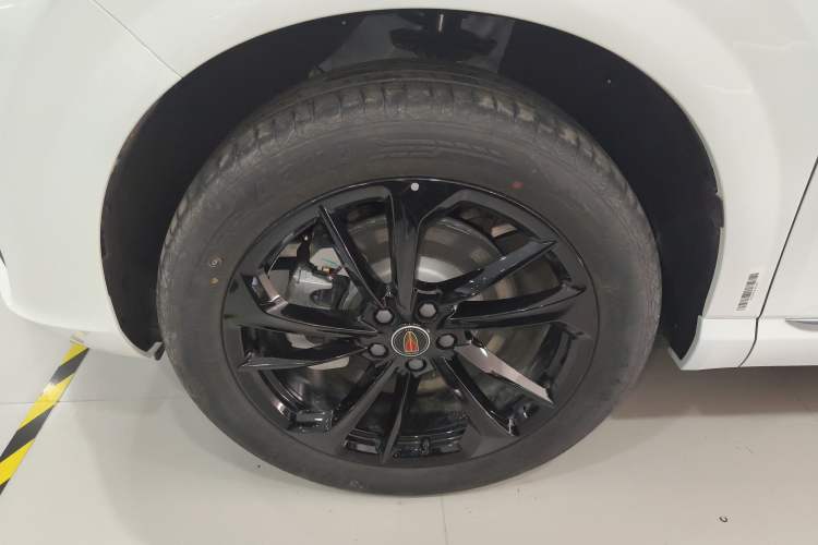 Used Hongqi HS3 PHEV 2025 Model PHEV 117km Jingwei PLUS Edition Left Front Wheel Hub
