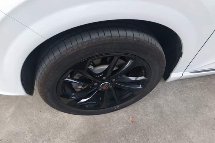 Used Hongqi HS3 PHEV 2025 Model PHEV 117km Jingwei PLUS Edition Left Front Wheel Hub