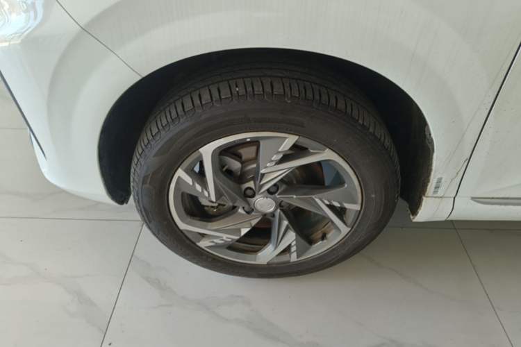 Used Hongqi HS3 PHEV 2025 Model 125km Jingwei 2 Millionth Anniversary Edition Left Front Wheel Hub