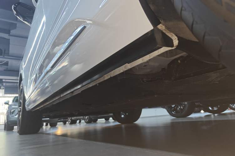 Used Hongqi HS3 PHEV 2025 Model PHEV 117km Jingwei PLUS Edition Left Side Sill