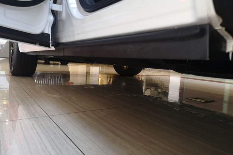 Used Hongqi HS3 PHEV 2025 Model 117km Jingwei Edition Left Side Sill