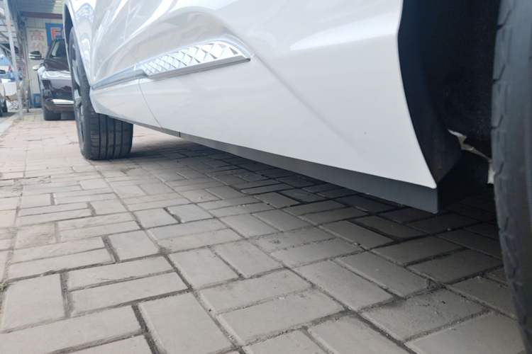 Used Hongqi HS3 PHEV 2025 Model PHEV 117km Jingwei PLUS Edition Left Side Sill