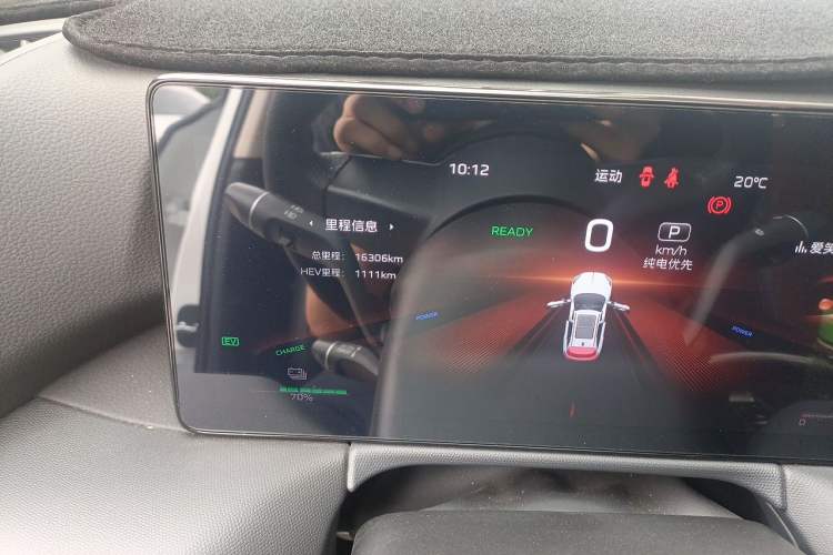 Used Hongqi HS3 PHEV 2025 Model 125km Jingwei 2 Millionth Anniversary Edition Odometer Close Up