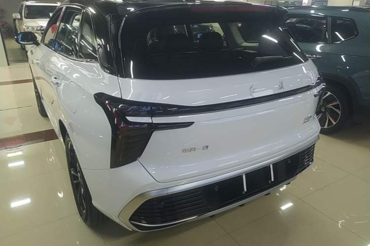 Used Hongqi HS3 PHEV 2025 Model PHEV 117km Jingwei PLUS Edition Rear Left 45 Deg