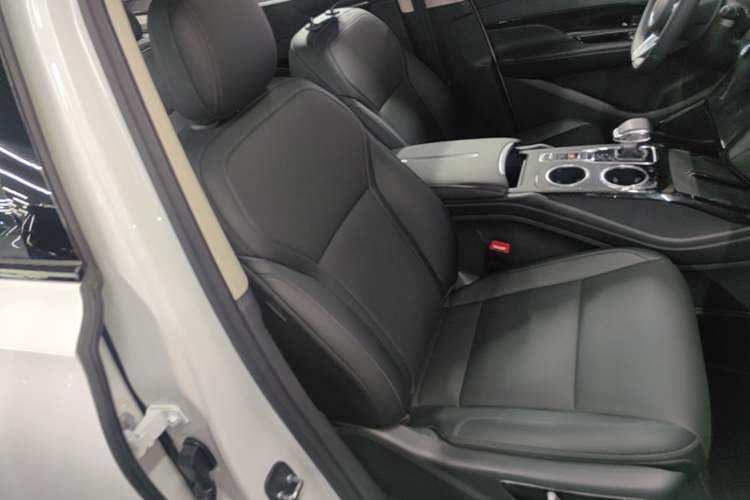 Used Hongqi HS3 PHEV 2025 Model PHEV 117km Jingwei PLUS Edition Right Front Seat