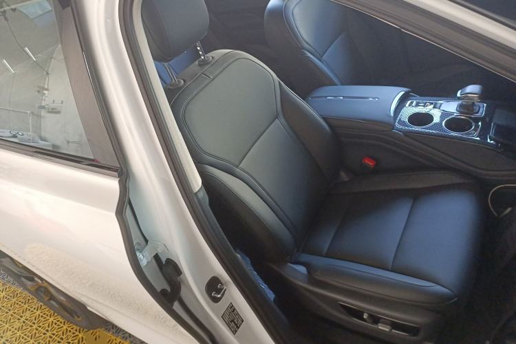 Used Hongqi HS3 PHEV 2025 Model PHEV 117km Jingwei PLUS Edition Right Front Seat