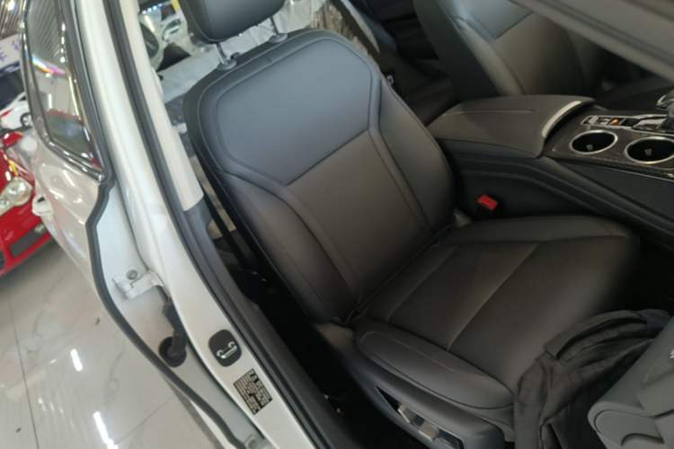 Used Hongqi HS3 PHEV 2025 Model 125km Jingwei 2 Millionth Anniversary Edition Right Front Seat