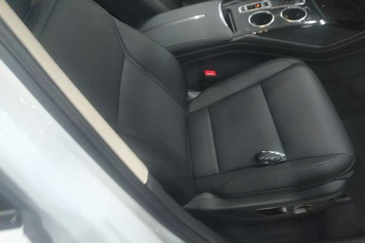 Used Hongqi HS3 PHEV 2025 Model PHEV 117km Jingwei PLUS Edition Right Front Seat