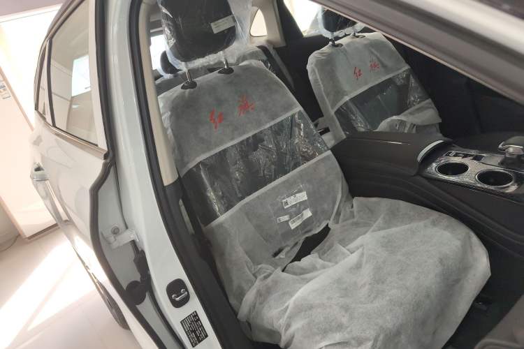 Used Hongqi HS3 PHEV 2025 Model PHEV 117km Jingwei PLUS Edition Right Front Seat