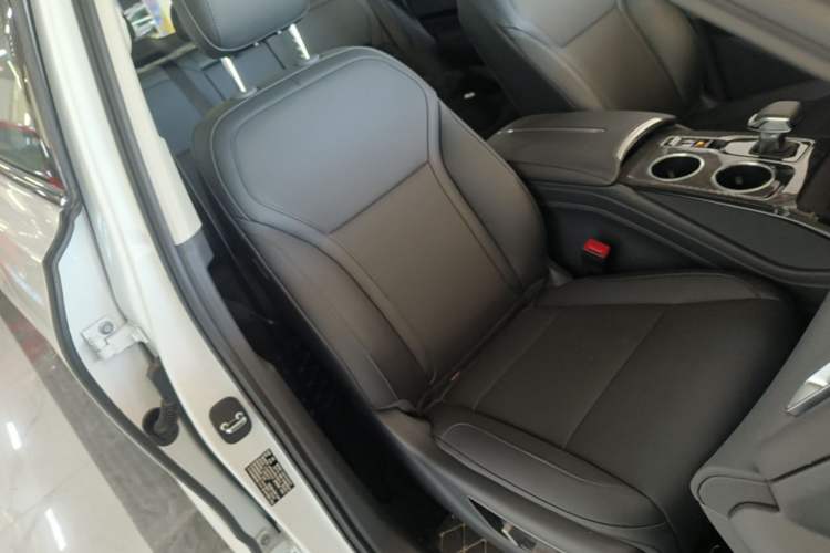 Used Hongqi HS3 PHEV 2025 Model 125km Jingwei 2 Millionth Anniversary Edition Right Front Seat
