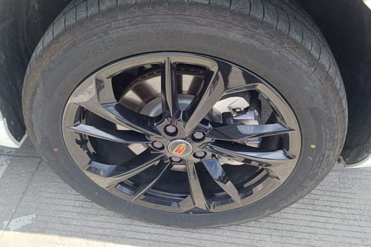 Used Hongqi HS3 PHEV 2025 Model PHEV 117km Jingwei PLUS Edition Right Front Wheel Hub
