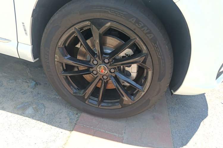 Used Hongqi HS3 PHEV 2025 Model PHEV 117km Jingwei PLUS Edition Right Front Wheel Hub