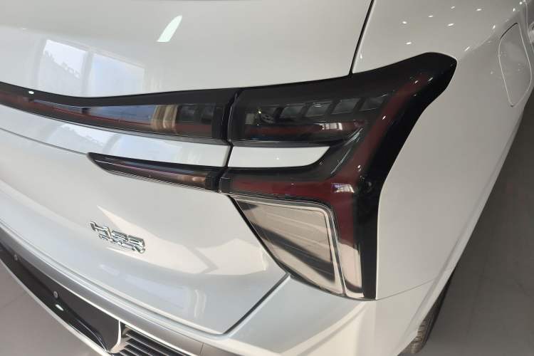 Used Hongqi HS3 PHEV 2025 Model PHEV 117km Jingwei PLUS Edition Right Rear Taillight