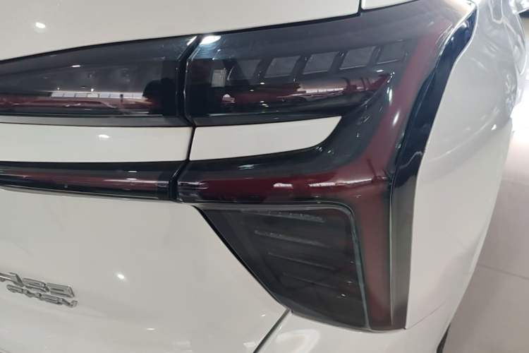 Used Hongqi HS3 PHEV 2025 Model PHEV 117km Jingwei PLUS Edition Right Rear Taillight
