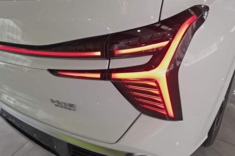 Used Hongqi HS3 PHEV 2025 Model PHEV 117km Jingwei PLUS Edition Right Rear Taillight