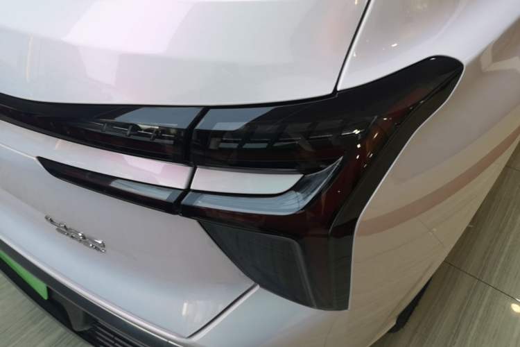 Used Hongqi HS3 PHEV 2025 Model 117km Jingwei Edition Right Rear Taillight