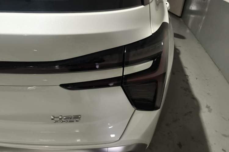 Used Hongqi HS3 PHEV 2025 Model 125km Jingwei 2 Millionth Anniversary Edition Right Rear Taillight