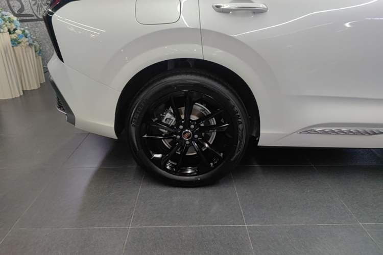 Used Hongqi HS3 PHEV 2025 Model PHEV 117km Jingwei PLUS Edition Right Rear Wheel Hub