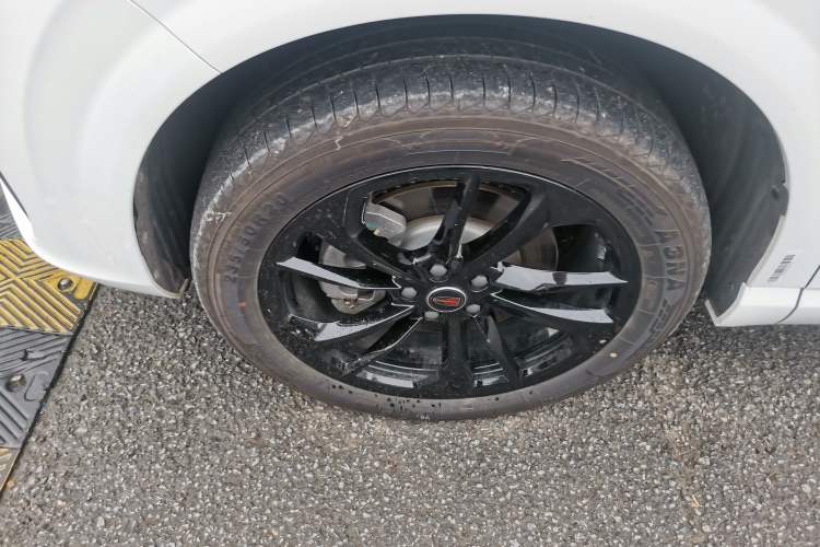 Used Hongqi HS3 PHEV 2025 Model PHEV 117km Jingwei PLUS Edition Right Rear Wheel Hub