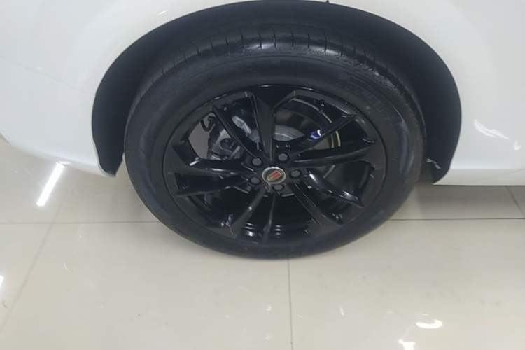Used Hongqi HS3 PHEV 2025 Model PHEV 117km Jingwei PLUS Edition Right Rear Wheel Hub
