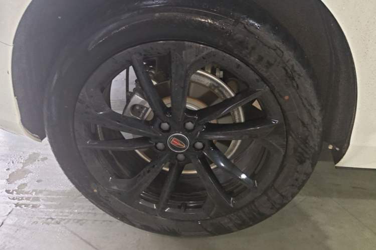 Used Hongqi HS3 PHEV 2025 Model PHEV 117km Jingwei PLUS Edition Right Rear Wheel Hub