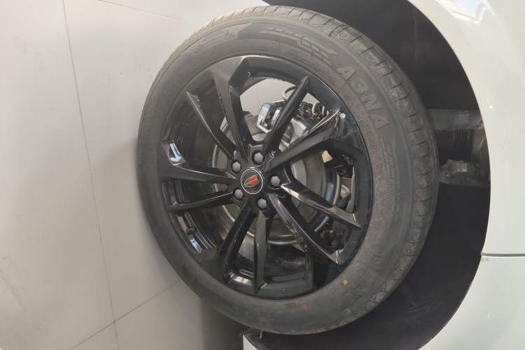 Used Hongqi HS3 PHEV 2025 Model PHEV 117km Jingwei PLUS Edition Right Rear Wheel Hub