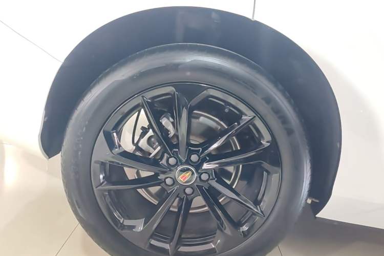 Used Hongqi HS3 PHEV 2025 Model PHEV 117km Jingwei PLUS Edition Right Rear Wheel Hub