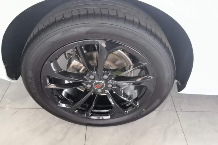 Used Hongqi HS3 PHEV 2025 Model PHEV 117km Jingwei PLUS Edition Right Rear Wheel Hub