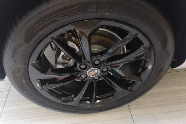 Used Hongqi HS3 PHEV 2025 Model 117km Jingwei Edition Right Rear Wheel Hub