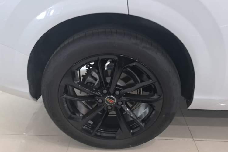 Used Hongqi HS3 PHEV 2025 Model PHEV 117km Jingwei PLUS Edition Right Rear Wheel Hub