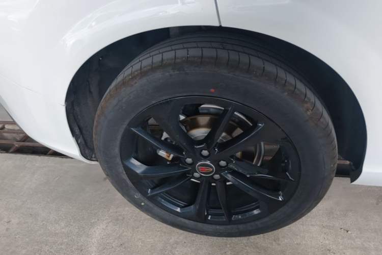 Used Hongqi HS3 PHEV 2025 Model PHEV 117km Jingwei PLUS Edition Right Rear Wheel Hub