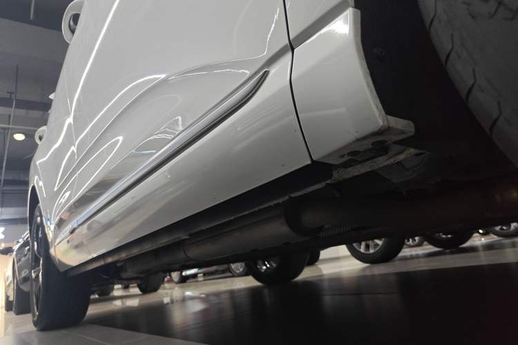 Used Hongqi HS3 PHEV 2025 Model PHEV 117km Jingwei PLUS Edition Right Side Sill