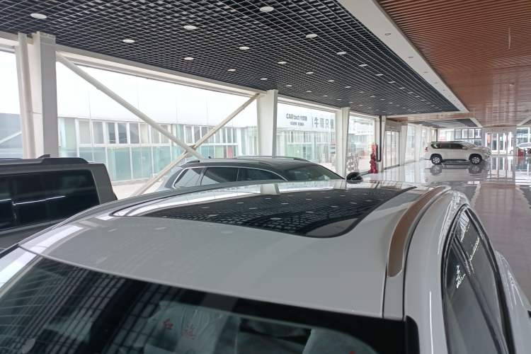 Used Hongqi HS3 PHEV 2025 Model PHEV 117km Jingwei PLUS Edition Roof