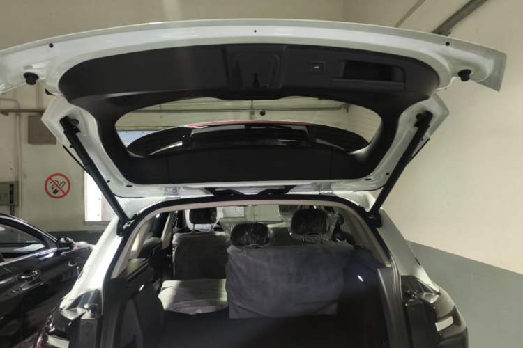 Used Hongqi HS3 PHEV 2025 Model 125km Jingwei 2 Millionth Anniversary Edition Trunk