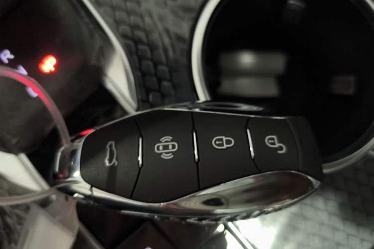 Used Hongqi HS3 PHEV 2025 Model 125km Jingwei 2 Millionth Anniversary Edition Vehicle Key
