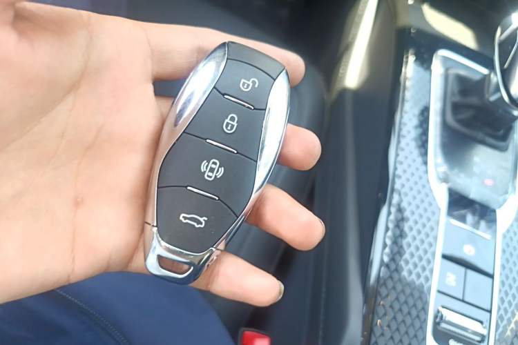 Used Hongqi HS3 PHEV 2025 Model PHEV 117km Jingwei PLUS Edition Vehicle Key