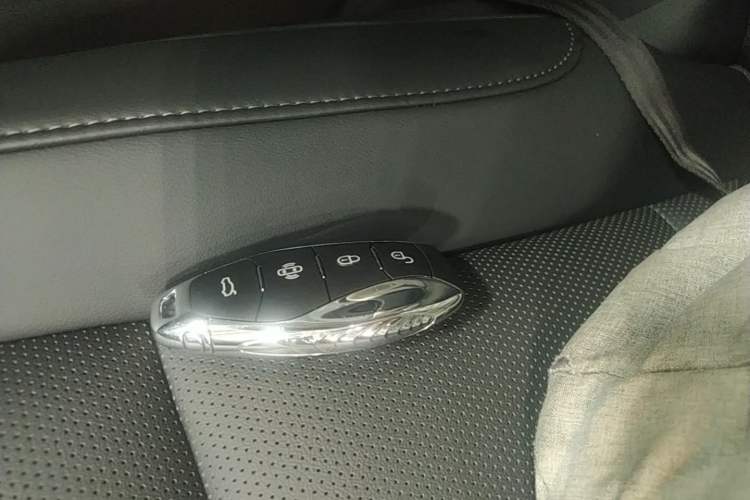 Used Hongqi HS3 PHEV 2025 Model PHEV 117km Jingwei PLUS Edition Vehicle Key