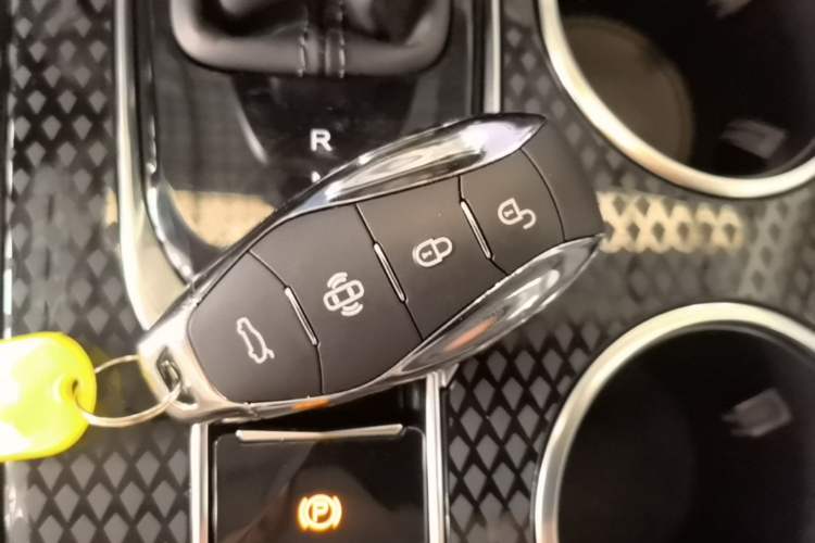 Used Hongqi HS3 PHEV 2025 Model PHEV 117km Jingwei PLUS Edition Vehicle Key